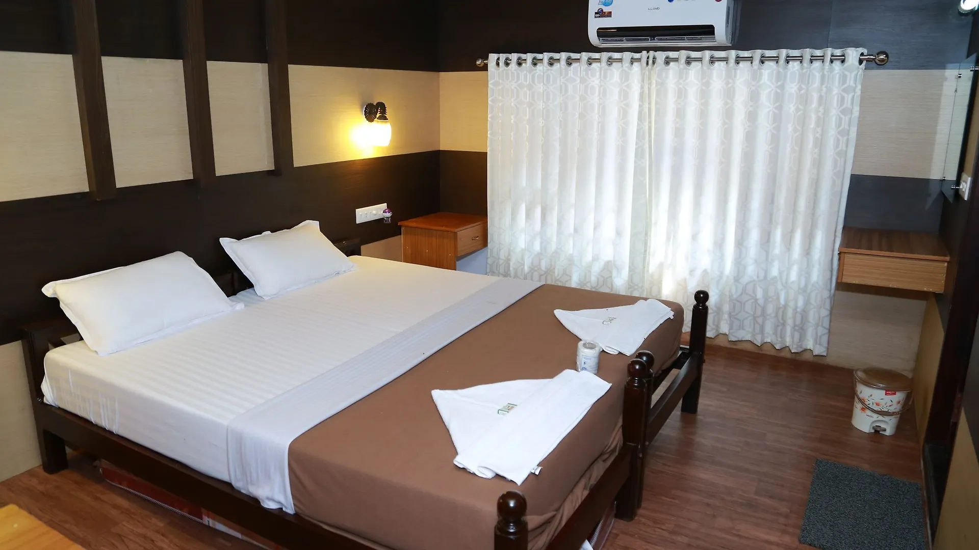 Tharangini Houseboats Hotel Alappuzha