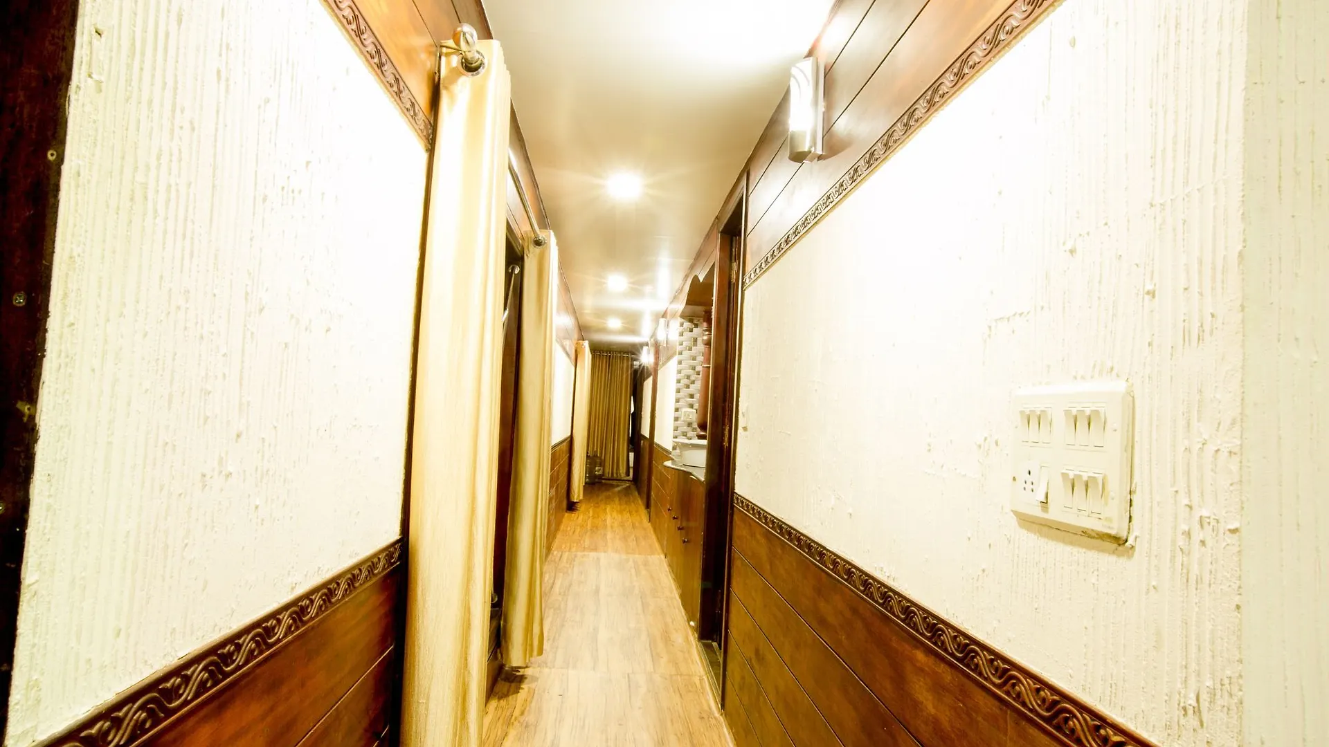 Tharangini Houseboats Hotel Alappuzha