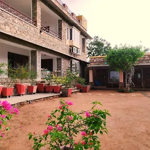 *** Hotel Devra India