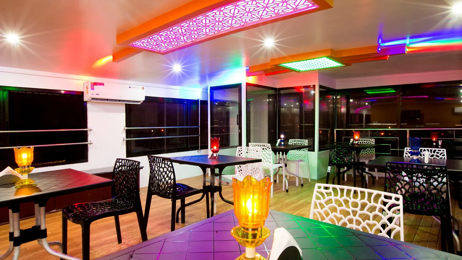 Tharangini Houseboats Hotel Alappuzha